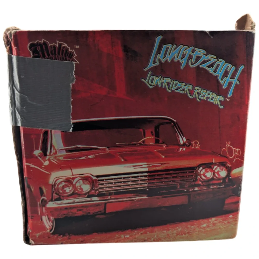 Malibu International Long Beach Lowrider Repair 1954 Chevy Bel Air 1:18 Purple